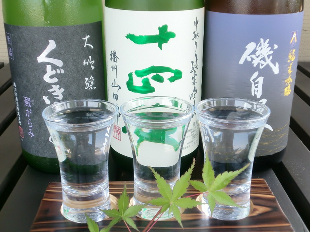 美酒揃ってます　利き酒三種飲み比べ大好評。