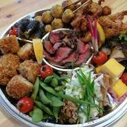 お手製西京焼きや鰯の丸煮ローストビーフなどたっぷり入って満足して頂けると思います。是非どうぞ！