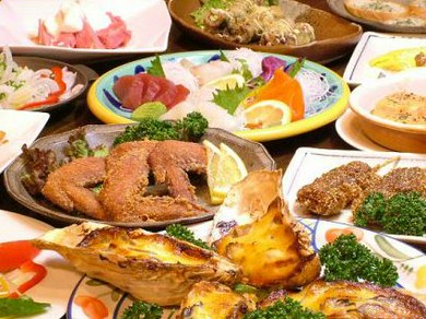 大宴会に最適のお座敷席完備。金、土、祝前は朝5時まで営業！