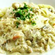 当店から自転車で片道１０分圏内のところまでお届け致します！五反田駅前！などの指定も可能です。2人前4,400円～
公式HP、お電話からもご予約承っております！