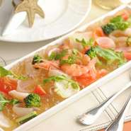 五反田駅徒歩3分。目黒川沿いの隠れ家イタリアンで、野菜たっぷりランチや鮮魚ディナーを。お洒落な空間で、美味しい料理とワインを囲んで女子トークを楽しみませんか？