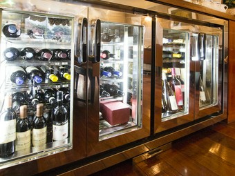 アンティパストとワインだけの気軽な使い方ができるお店です。