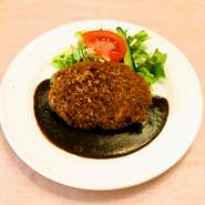 ボリューム満点！　サクサクメンチ＆デミソースが大人気※ポタージュ・ライスまたはパン・サラダ・コーヒー付