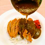一味違うカツカレー　※サラダ・コーヒー付