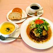 濃厚バター醤油ソースにさっぱり大根おろしを添えて　※ポタージュ・ライスまたはパン・サラダ・コーヒー付