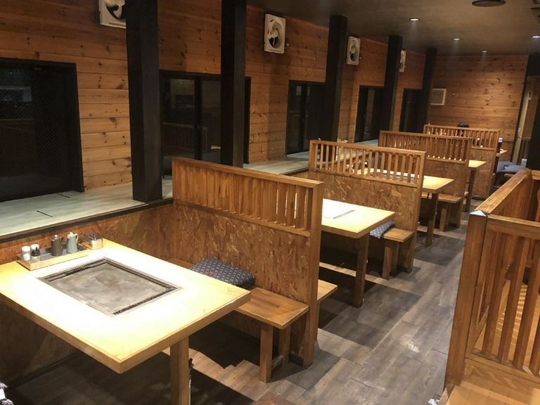 お座敷、テーブル席、掘りごたつ席 ご用意しております。