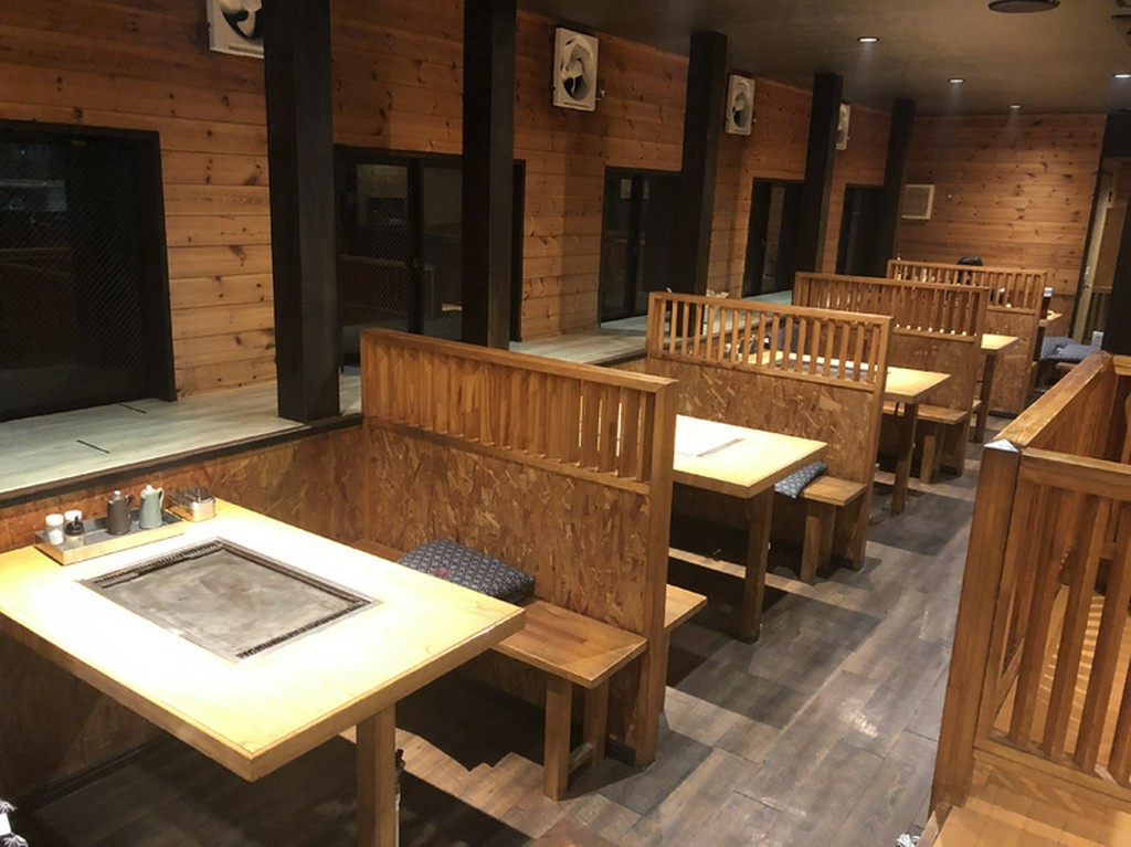 お座敷、テーブル席、掘りごたつ席　ご用意しております。