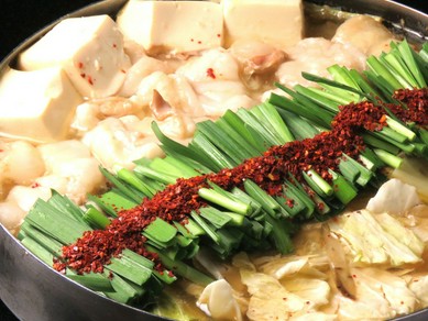 博多老舗の味のもつ鍋をお楽しみください。