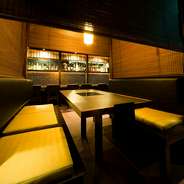 カウンターデート、個室での合コンにも最適な店内