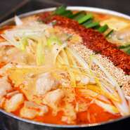 辛さが絶品赤いもつ鍋『うま辛唐辛子』