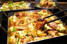 ★ぷるっぷるの極とろホルモンを旨辛ダレで豪快に！スタミナ満点のやみつきコースで黄金屋を満喫！