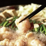 定番もつ鍋の4種類からお好みのもつ鍋が選べる＆【黄金屋】自慢の逸品を満喫。30種類以上の飲み放題付！