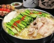 定番もつ鍋の4種類からお好みのもつ鍋が選べる＆【黄金屋】自慢の逸品を満喫。30種類以上の飲み放題付！