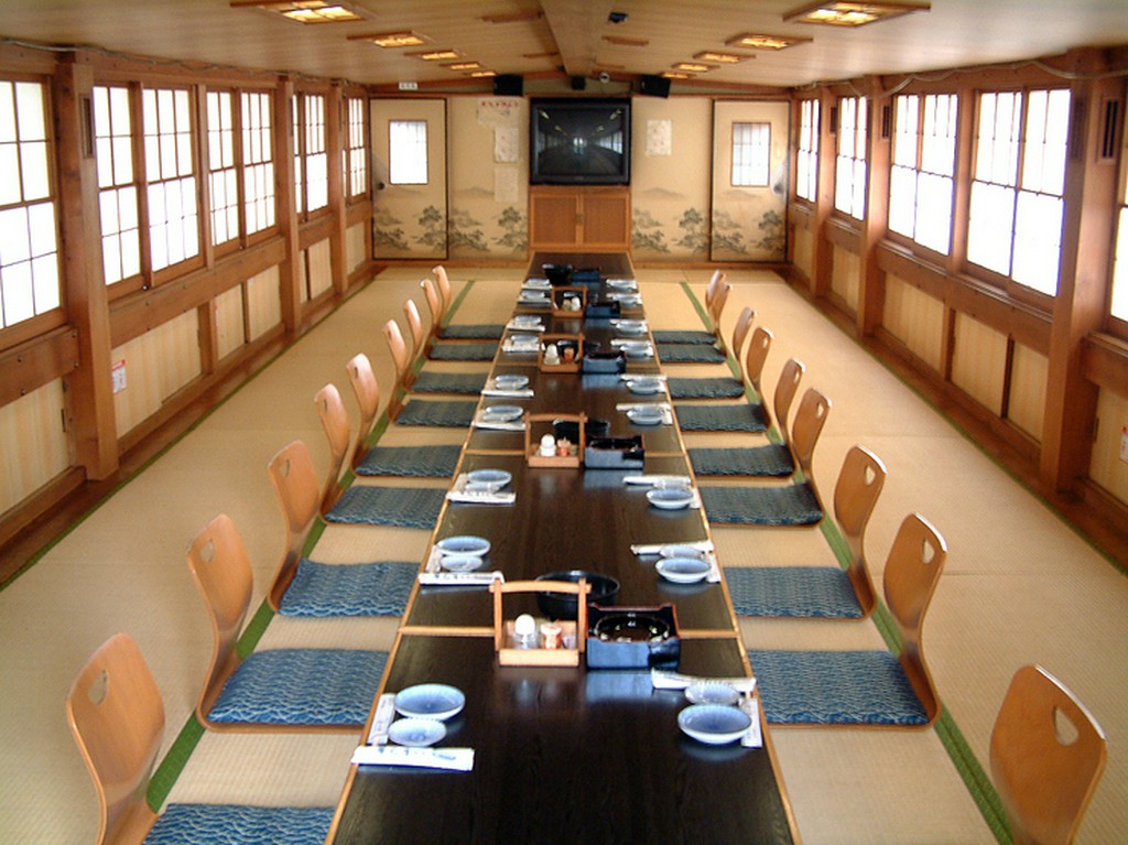 落着いたお座敷の船もございます