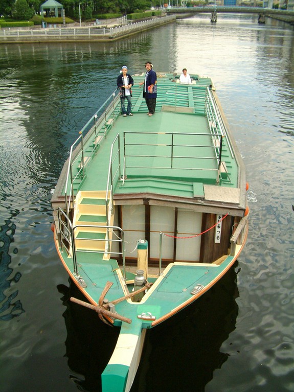 デッキに上って花見はいかが