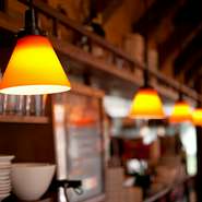 下町にある大衆的なイタリアン料理店です。リーズナブルでボリューム満点にも関わらず、味は本格派。気軽に敷居をまたいでもらえるような店づくりを心がけています。