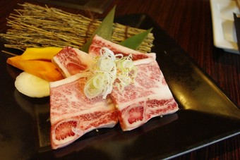 骨付きカルビ