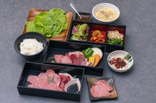 和牛を堪能できる充実したラインナップに加え、当店自慢の天使のエビやホタテもお楽しみいただけます。