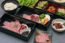 富士宮産豚肩ロースや和牛A5カルビ、和牛スジカルビなど極上のお肉をご提供させていただきます。