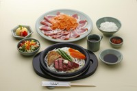 コースには、ロースハムのオードブル・サラダ・スープ・ご飯・デザートがつきます。