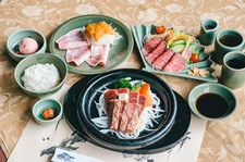 世界的にも名高い「神戸ビーフ」と、店が厳選した「和牛」を一度に味わえる贅沢なコース。