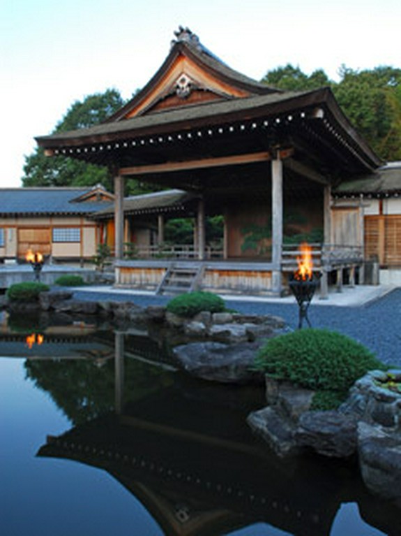 薪能を定期的に上演