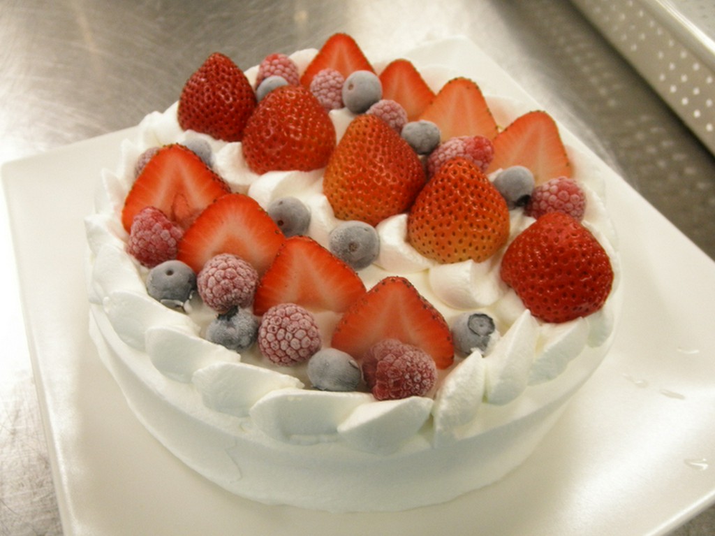 お誕生日ケーキとイタリア料理で記念日を演出