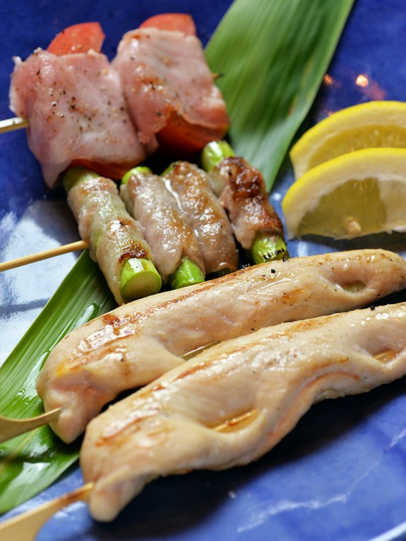 女性にもうれしいヘルシーな串もの『トマト巻』や『アスパラ巻』