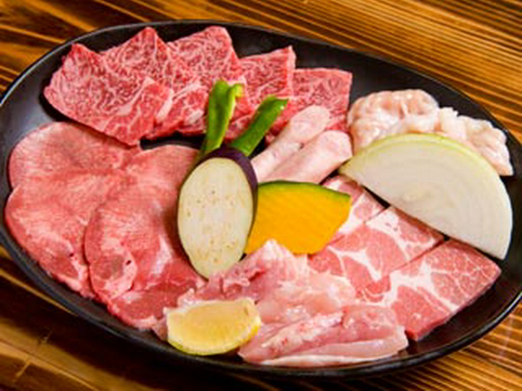 上場亭セット（和牛カルビ、和牛ホルモン、豚ロース、タン塩）