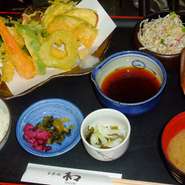 オーソドックスな和食の定番
天丼は７５０円