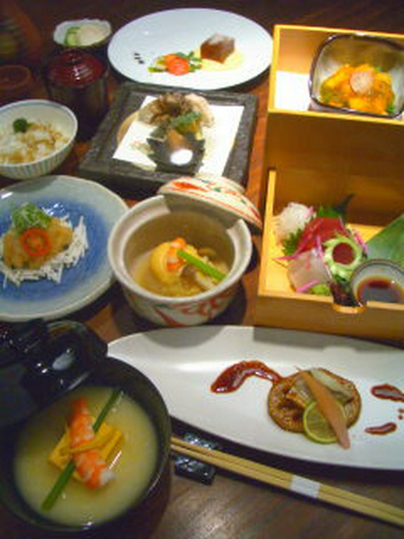 旬の食材の美味しさを、心ゆくまでお楽しみください。前日までにご予約くださいませ。