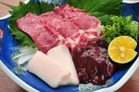 馬刺は、お好みの部位を単品でも盛り合せにもできます