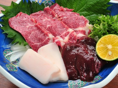 馬刺は、お好みの部位を単品でも盛り合せにもできます