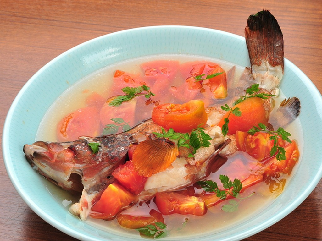 ここでしか味わえない『あこうのトマト煮』をご堪能ください