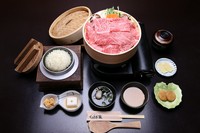 神戸牛・新鮮野菜のセイロ蒸し。釜炊白飯・一品・香物・吸物・デザート付