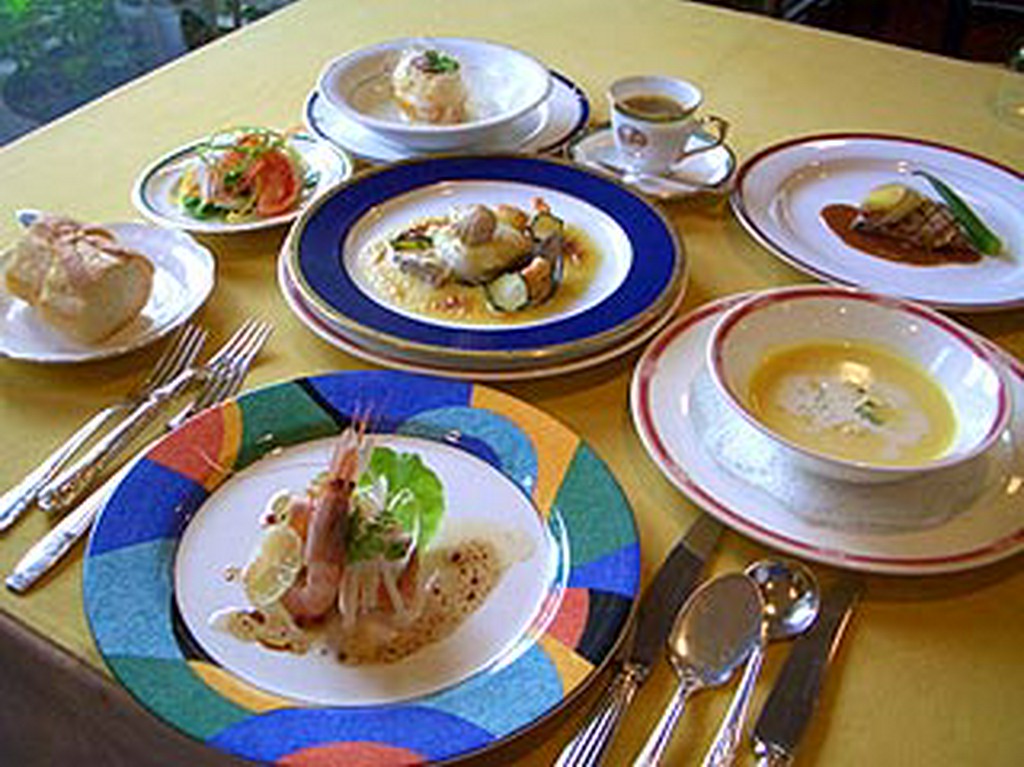 ビールと合うお料理もたくさんご用意しております。