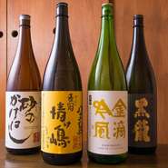 毎月一度、料理と日本酒のマリアージュを目的とした品評会を20名ほどで開いています。生産者から送られてきた食材にぴったりの日本酒をリサーチ。メンバーは口コミで募っているので、機会があればチェックを。