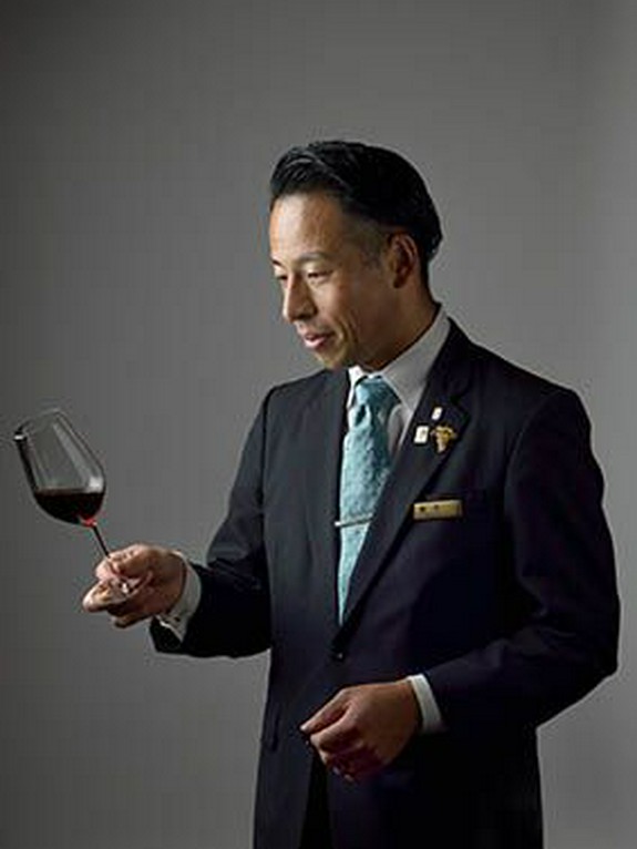 イル・テアトロ　ソムリエ 露木 崇浩 氏