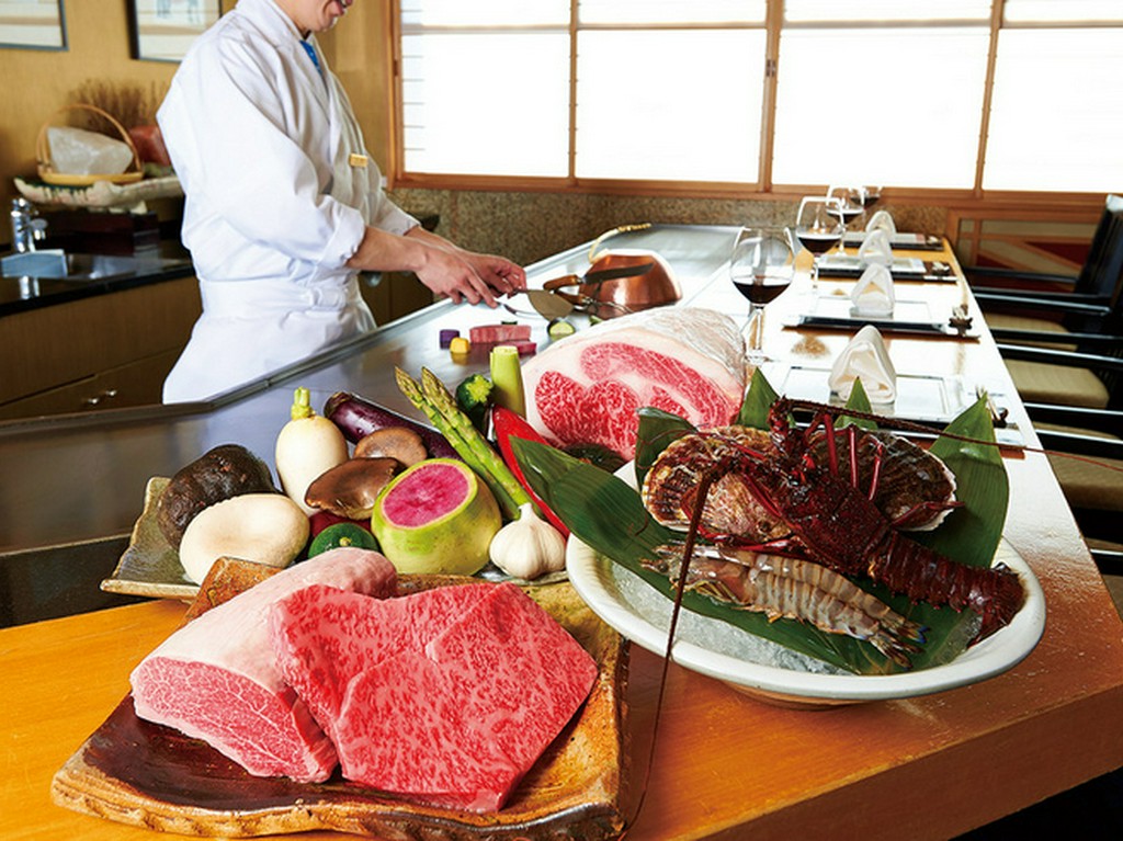 【鉄板焼き】～魅力あふれるカウンター席で～