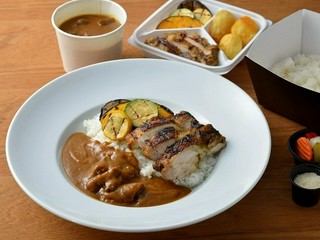 ホテル椿山荘東京特製ビーフカレーとグリリアータチキン