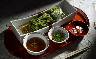 鮪節海老の茶そば