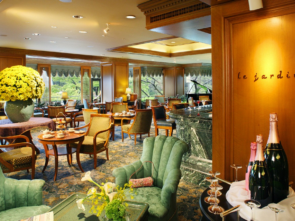 待ち合わせにも最適な、ゆったりした店内