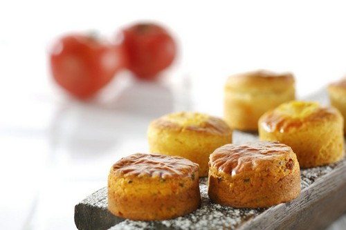 夏はトマトやパイン、秋はパンプキンやいちじくのスコーンに