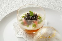 コンソメゼリー 蟹キャビアのアンサンブル