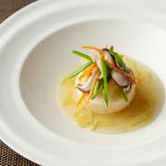 上品な味わいで、心満たされる『帆立貝のムース』