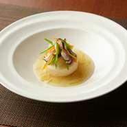 あっさりと和風に仕上げた『帆立貝のムース』