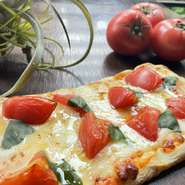 フレッシュトマトとモッツァレラのマルゲリータピザ