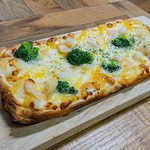 Shrimp and broccoli sweet chili mayonnaise pizza