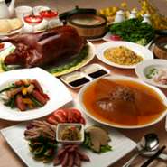 全聚徳自慢の北京ダック、高級銘菜を盛り込んだ絶品のコース