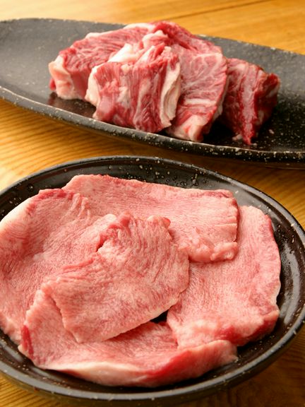 （前）上タン塩　（後）牛ハラミ